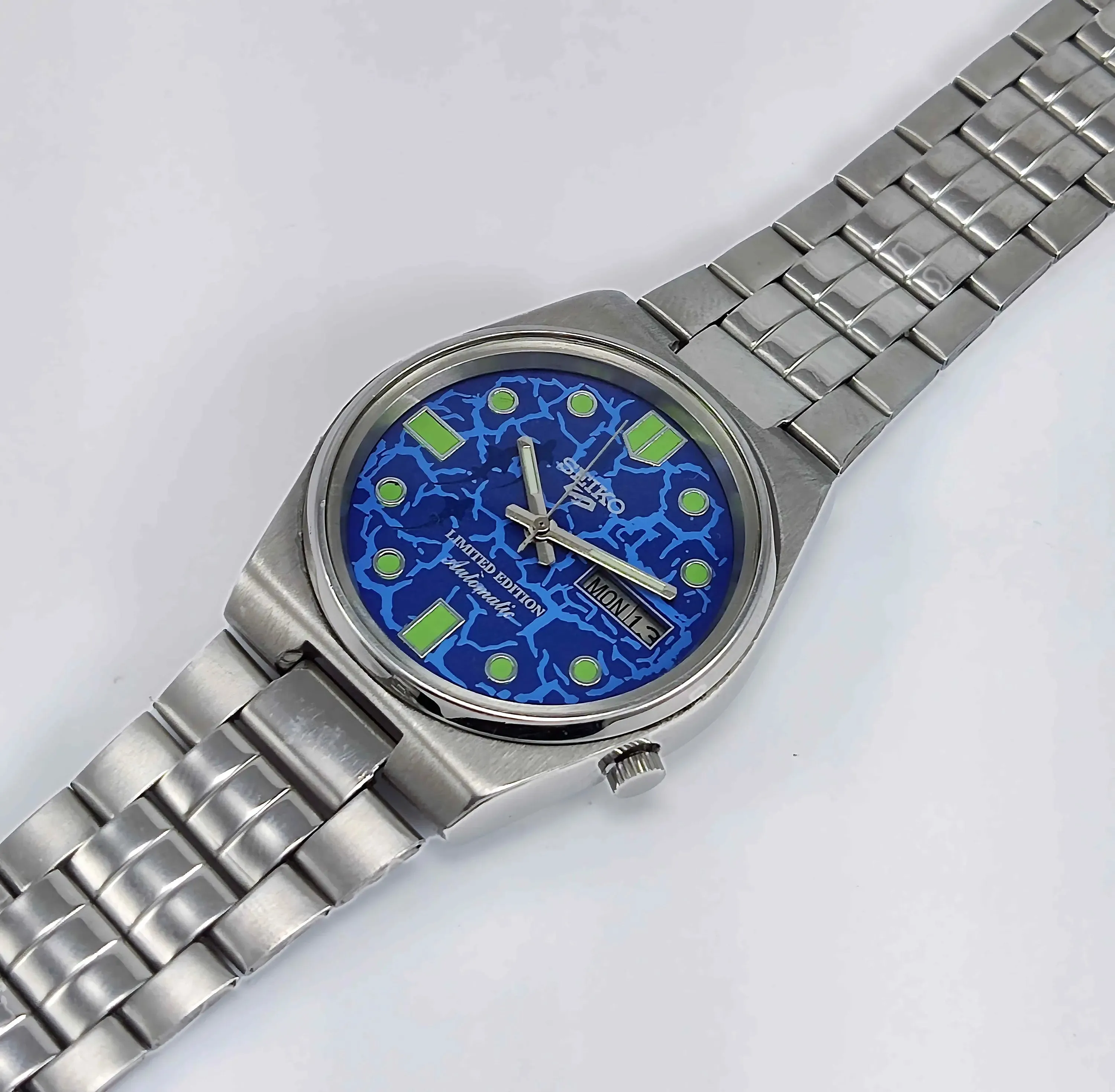 Blue Seiko 5 Automatic-7009A Analog 17 Jewels Analog Day Date Men's Mechanical Watch