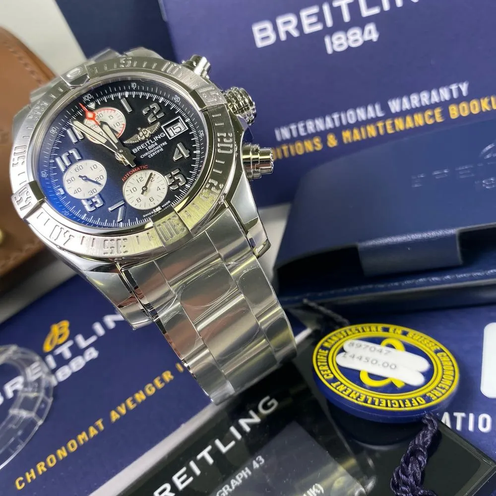 Breitling Avenger II A13381