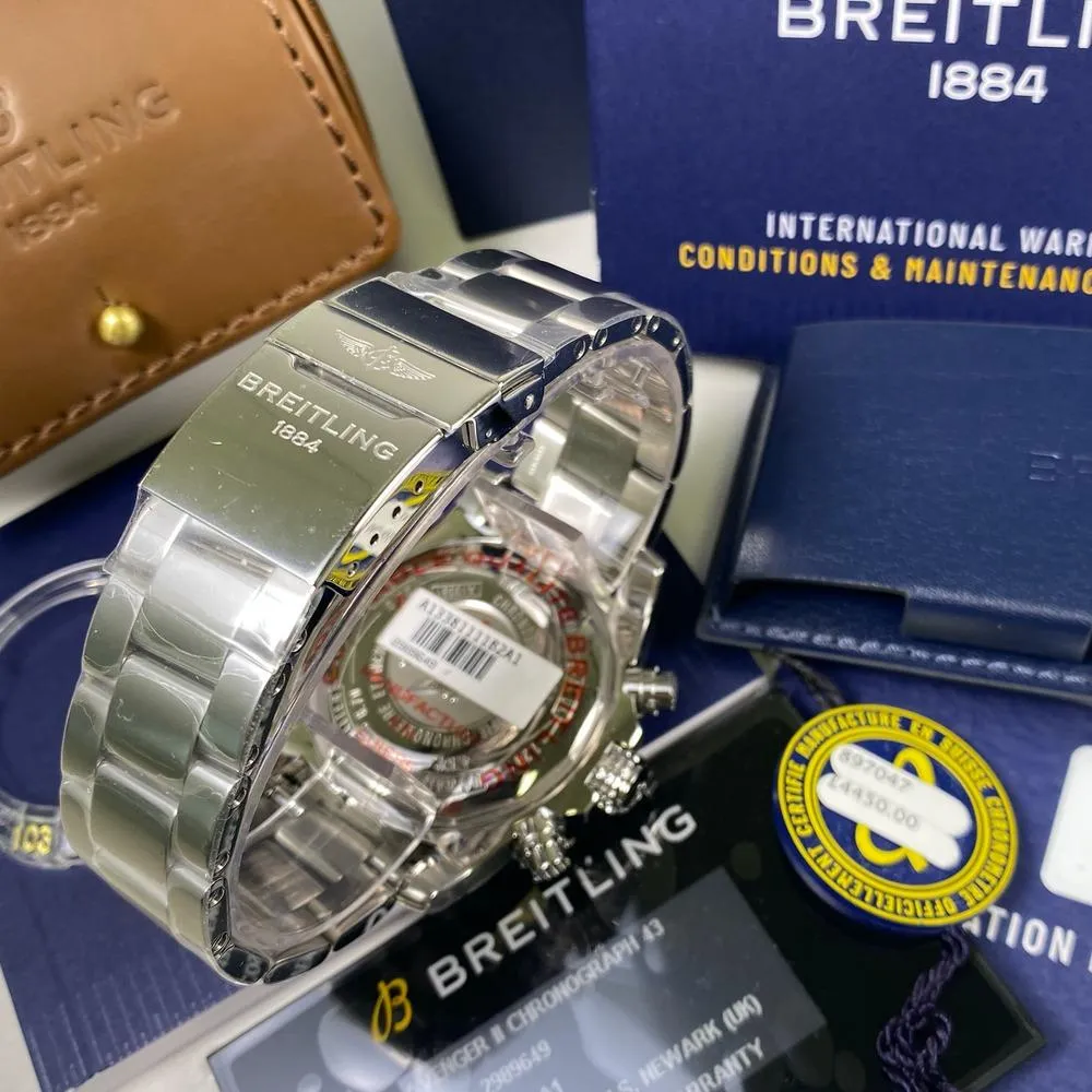 Breitling Avenger II A13381