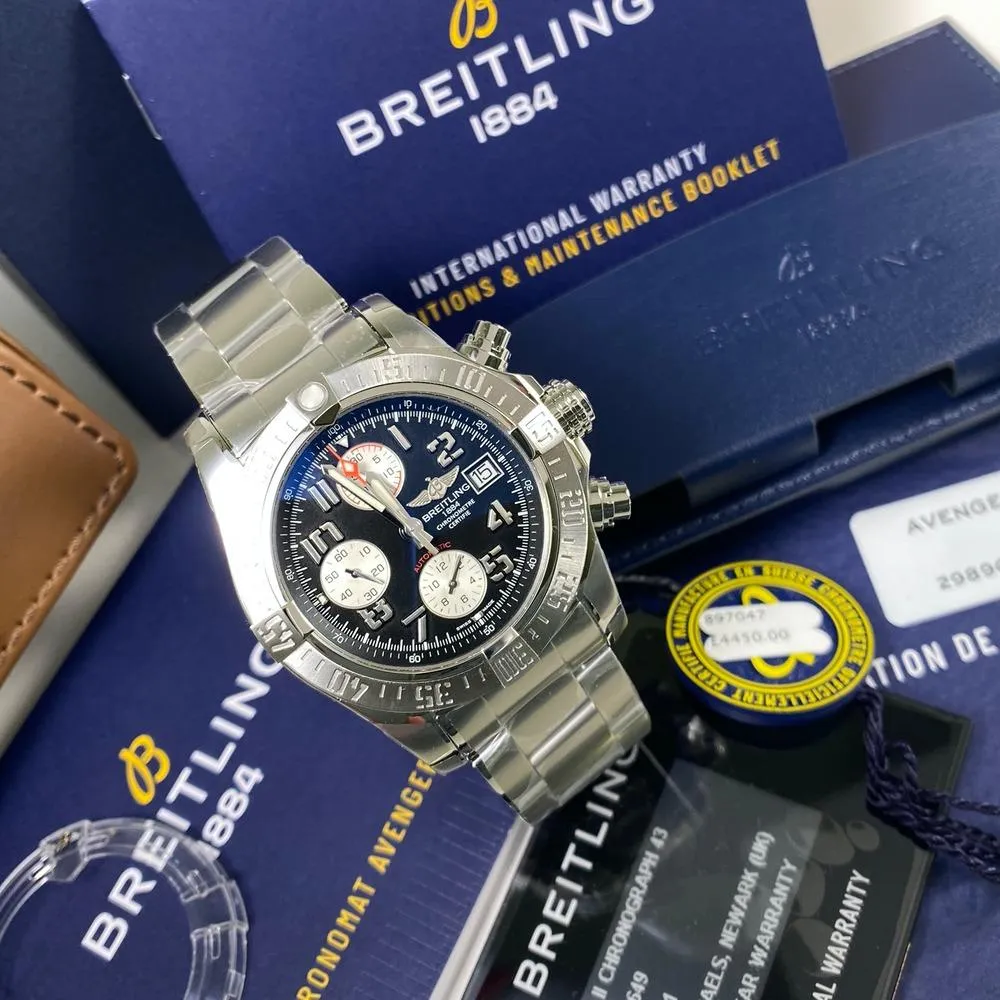 Breitling Avenger II A13381