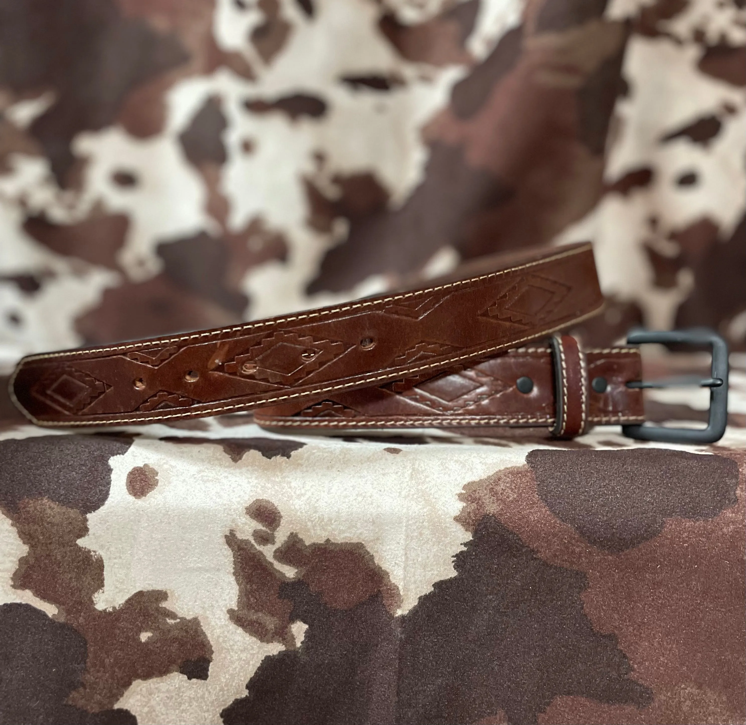 BROWN LEATHER DIAMOND BELT WITH BLACK BUCKLE