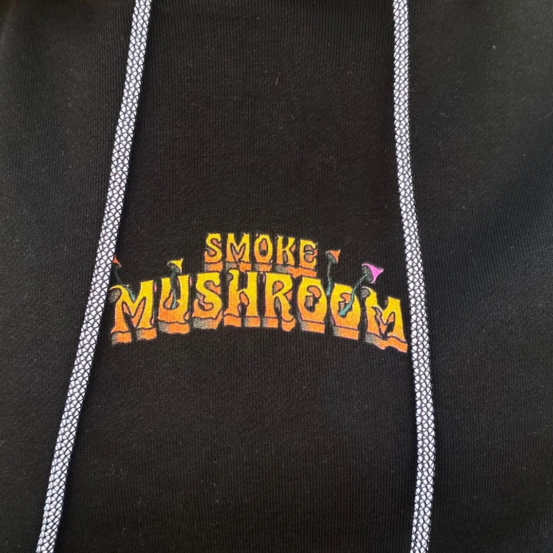 Mushroom felpa con cappuccio da uomo con stampa Alien Smoke 23006-01 nero