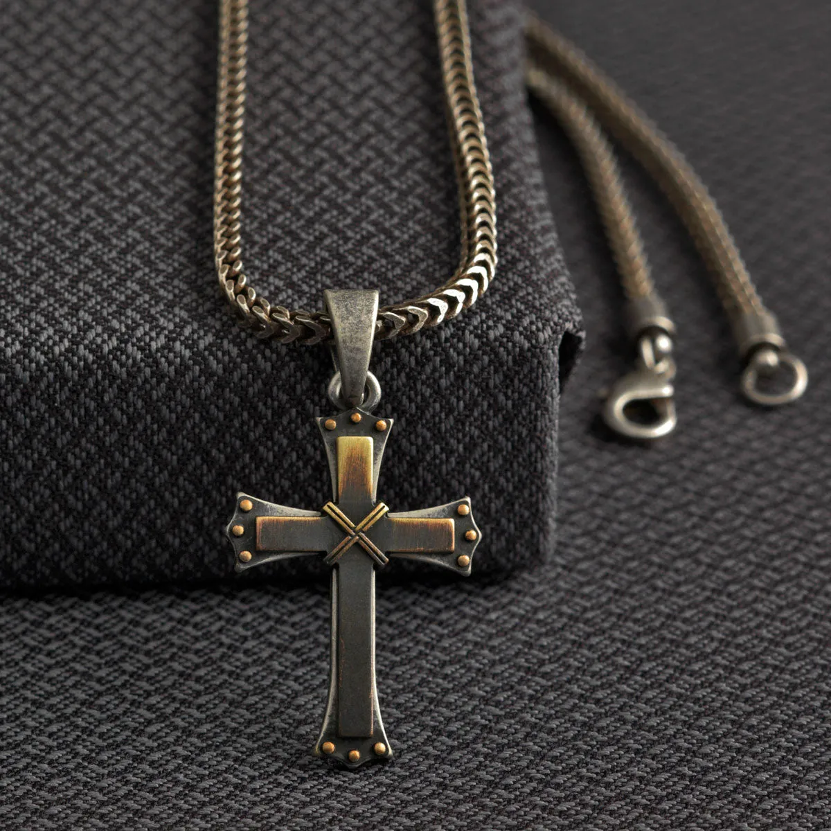 Twister 32136 Cross Necklace 22 Inch Chain